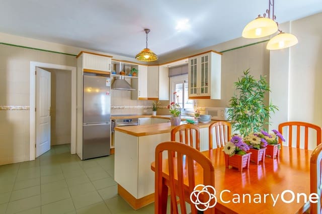 Casa de 3 habitaciones en Santa Cruz de Tenerife en venta con garaje - 670.000 € (Ref: 10111897)