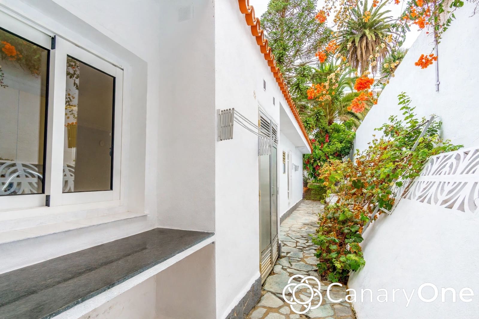 3 bedroom Villa for sale in Puerto de la Cruz with pool garage - € 890,000 (Ref: 10158493)