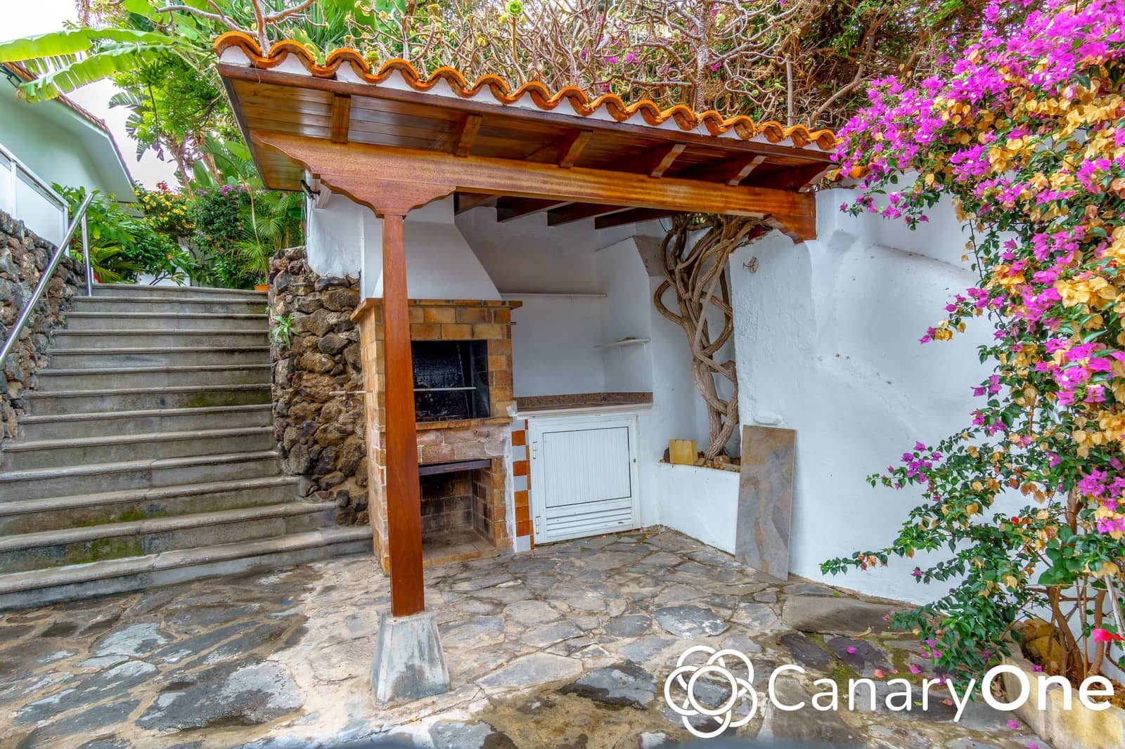 3 bedroom Villa for sale in Puerto de la Cruz with pool garage - € 890,000 (Ref: 10158493)