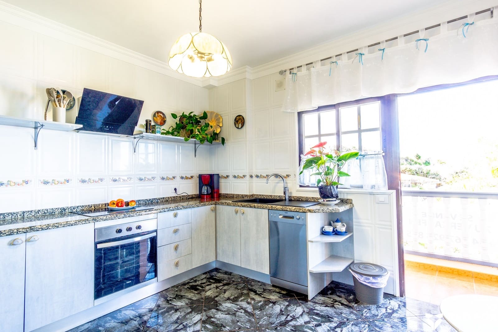 8 soveværelse Villa til salg i Los Silos med garage - € 525.000 (Ref: 8765743)