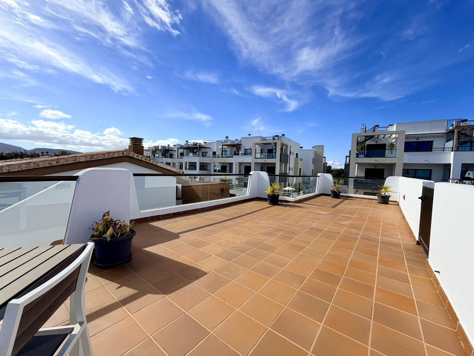 3 bedroom Villa for sale in Caleta de Fuste with pool - € 575,000 (Ref: 10048027)