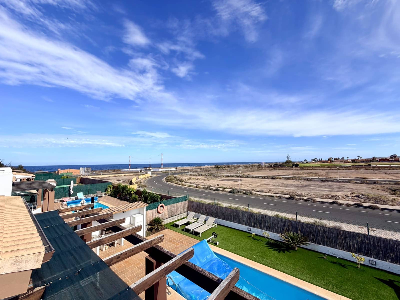 3 bedroom Villa for sale in Caleta de Fuste with pool - € 575,000 (Ref: 10048027)