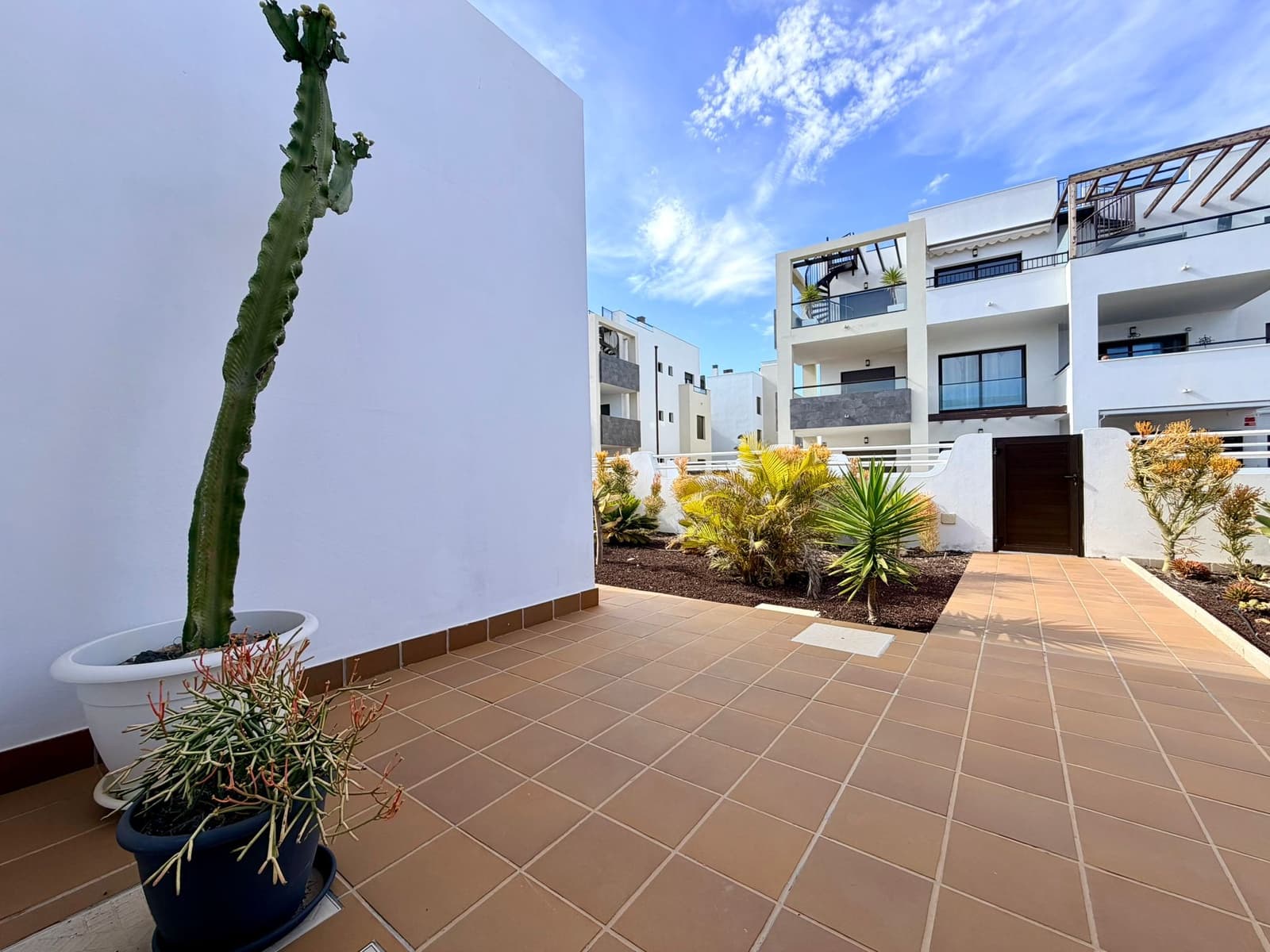3 bedroom Villa for sale in Caleta de Fuste with pool - € 575,000 (Ref: 10048027)