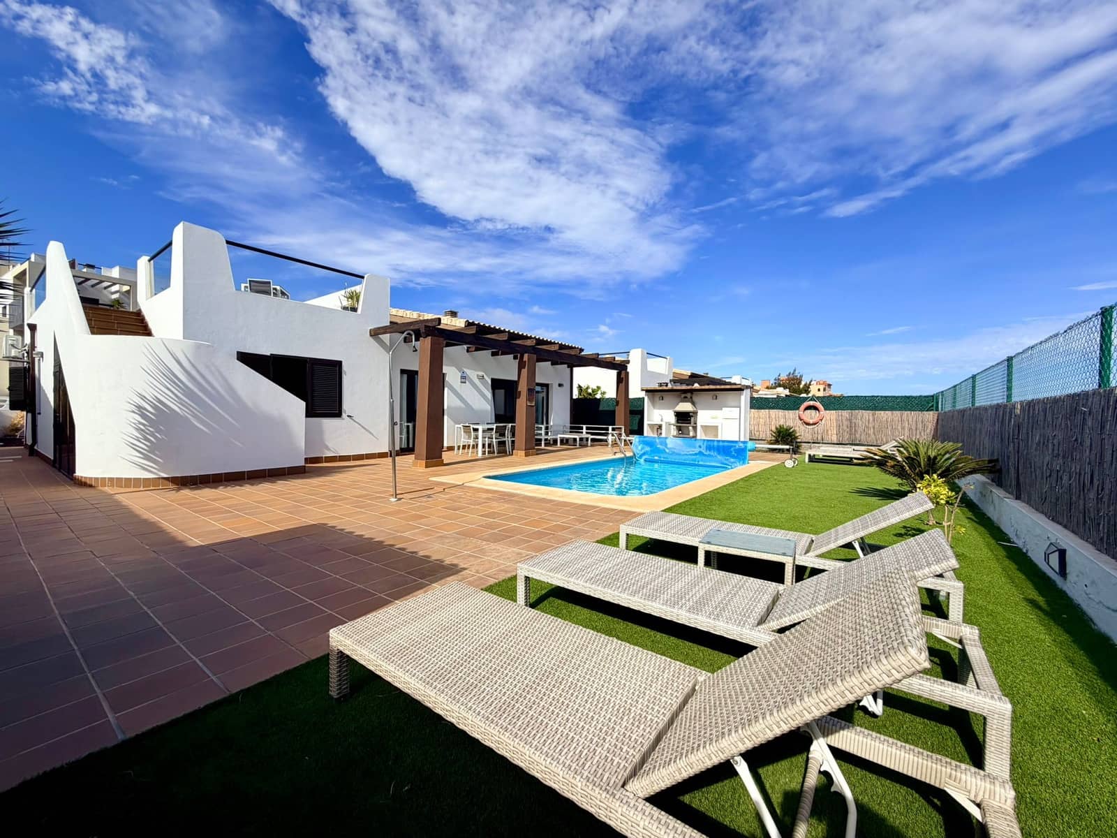 3 bedroom Villa for sale in Caleta de Fuste with pool - € 575,000 (Ref: 10048027)