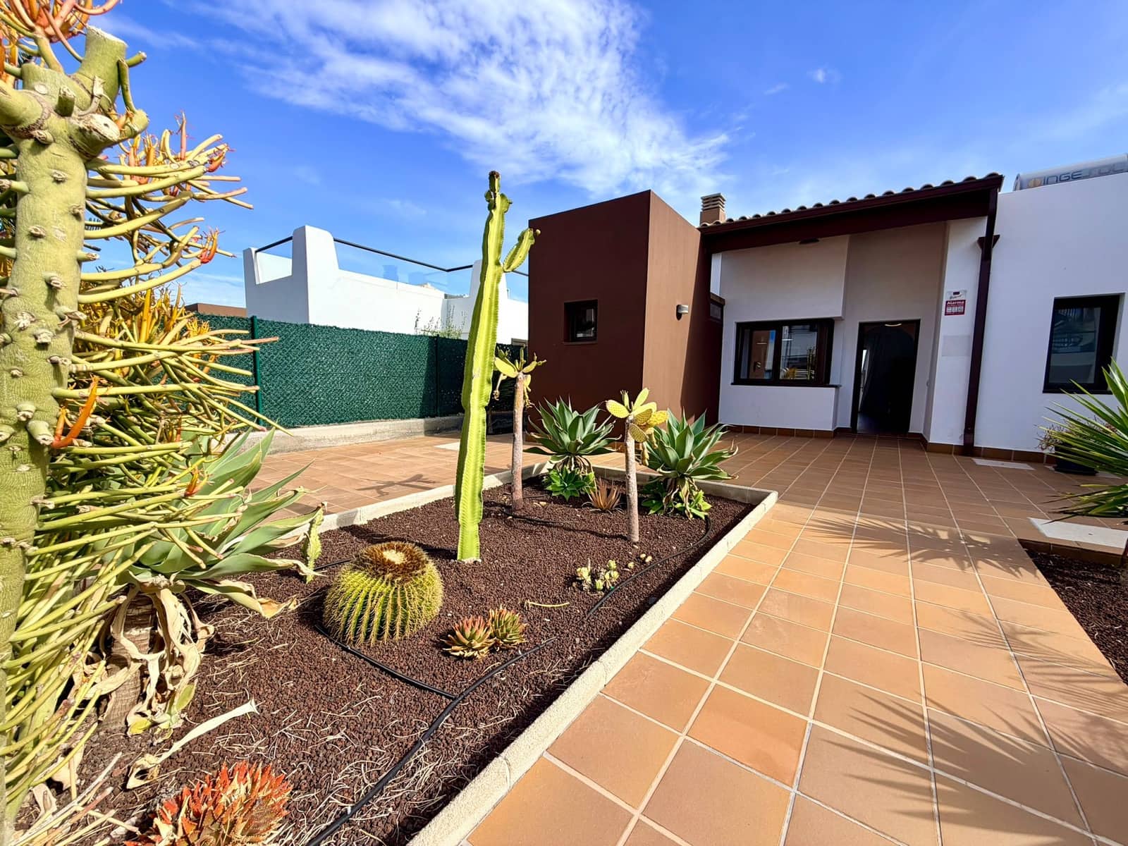 3 bedroom Villa for sale in Caleta de Fuste with pool - € 575,000 (Ref: 10048027)