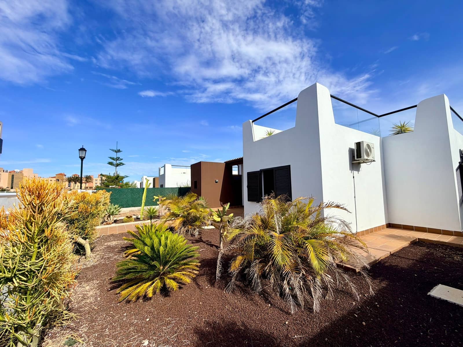 3 bedroom Villa for sale in Caleta de Fuste with pool - € 575,000 (Ref: 10048027)