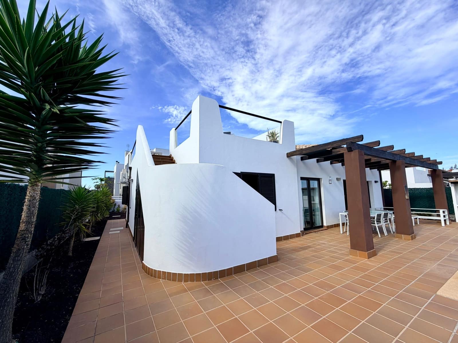 3 bedroom Villa for sale in Caleta de Fuste with pool - € 575,000 (Ref: 10048027)