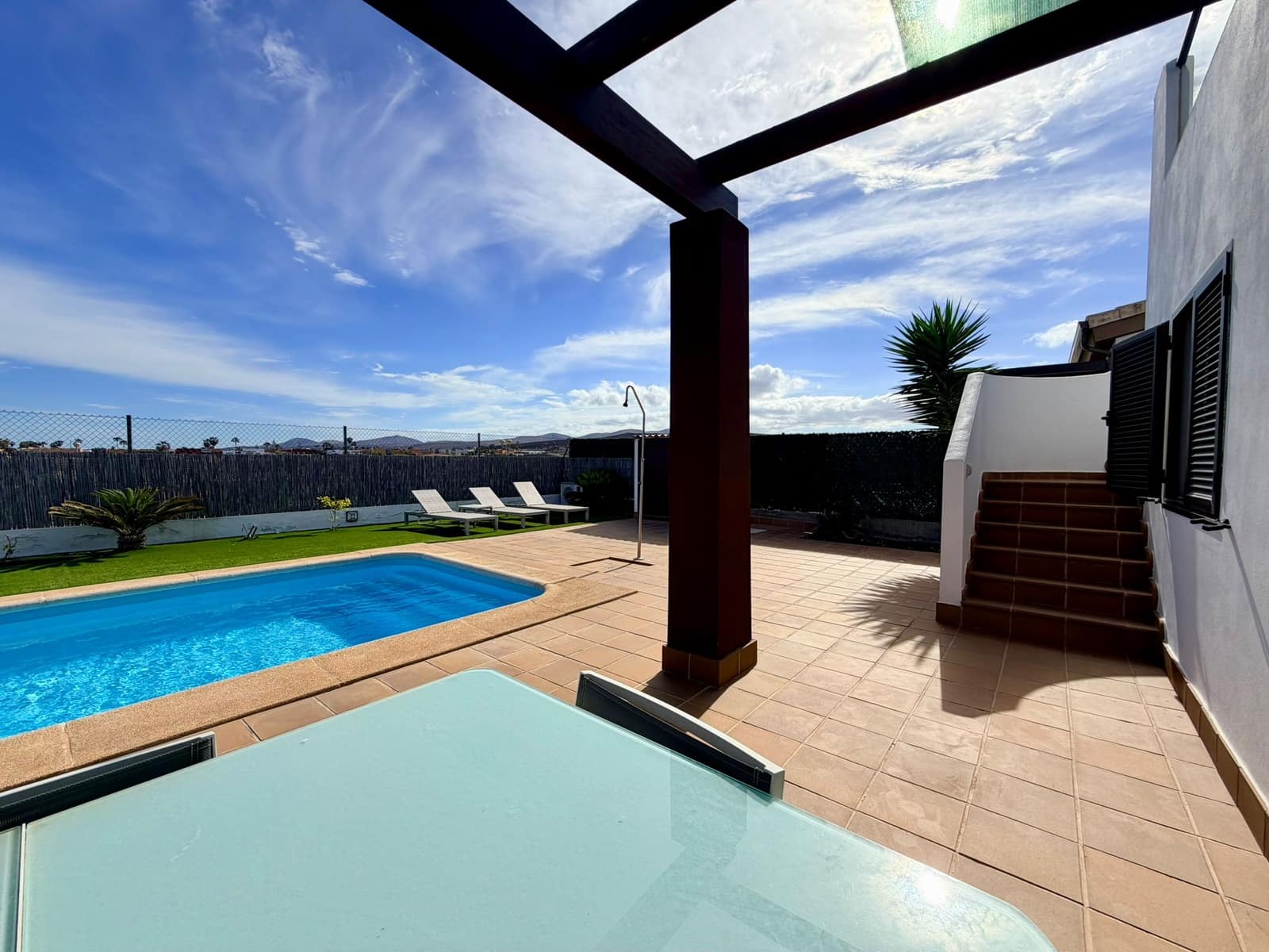 3 bedroom Villa for sale in Caleta de Fuste with pool - € 575,000 (Ref: 10048027)