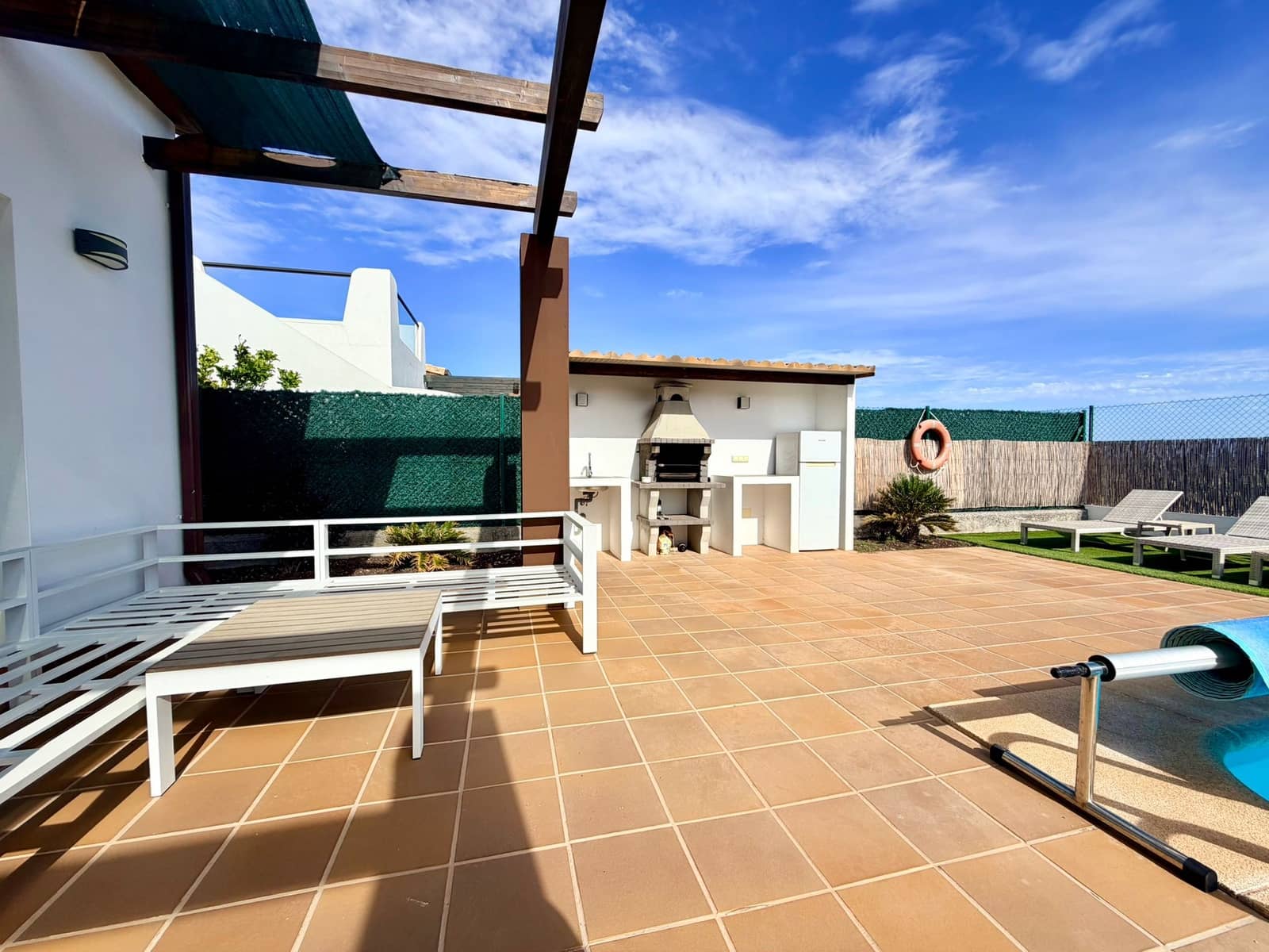 3 bedroom Villa for sale in Caleta de Fuste with pool - € 575,000 (Ref: 10048027)