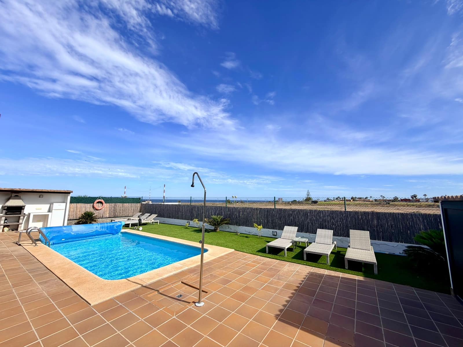 3 bedroom Villa for sale in Caleta de Fuste with pool - € 575,000 (Ref: 10048027)