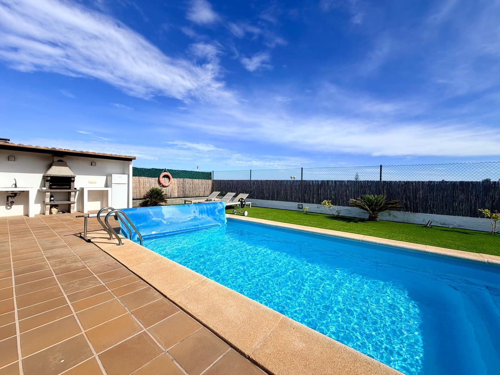 3 bedroom Villa for sale in Caleta de Fuste with pool - € 575,000 (Ref: 10048027)