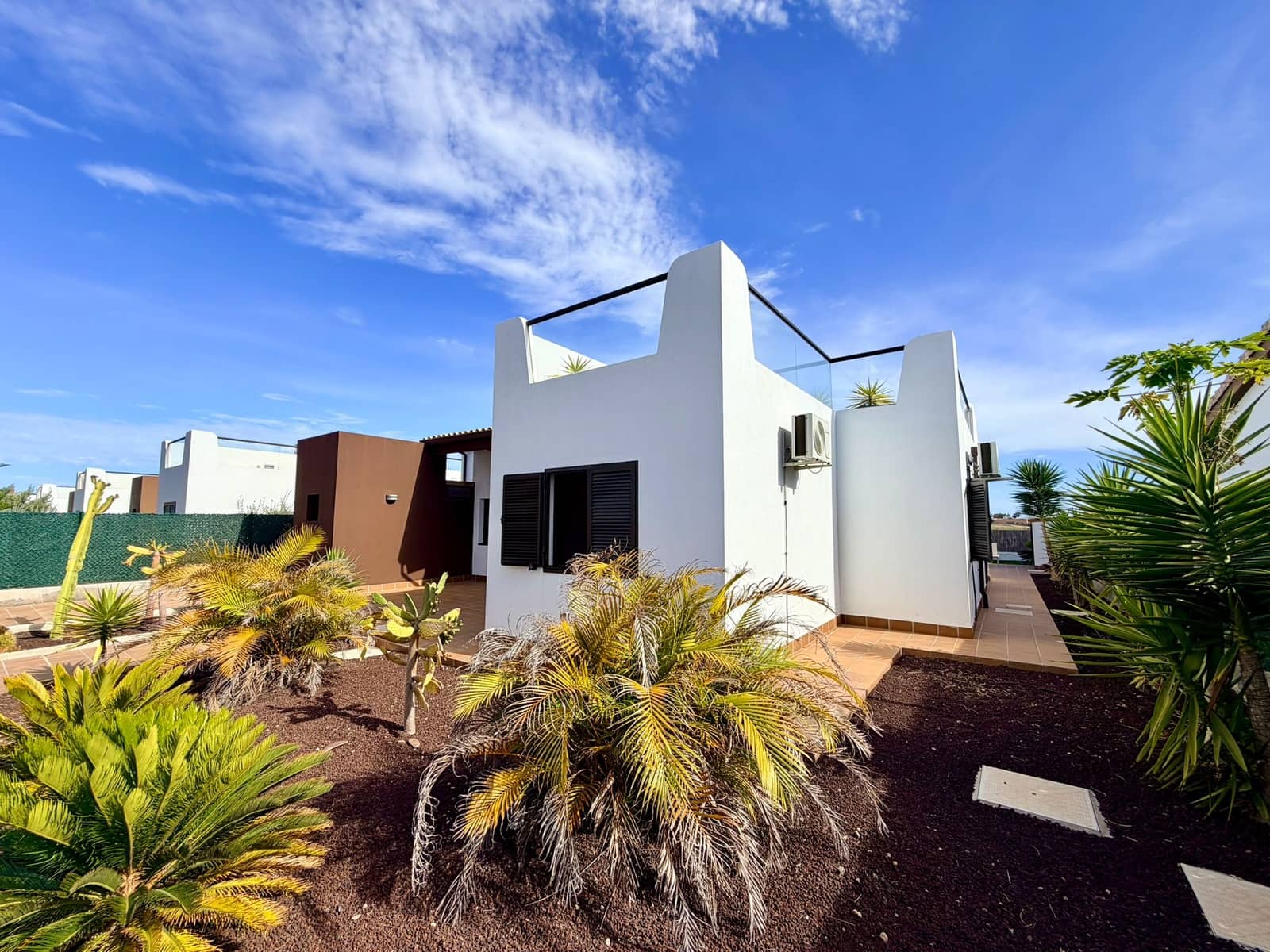 3 bedroom Villa for sale in Caleta de Fuste with pool - € 575,000 (Ref: 10048027)