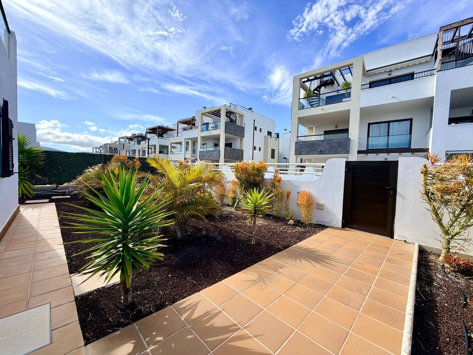 3 bedroom Villa for sale in Caleta de Fuste with pool - € 575,000 (Ref: 10048027)
