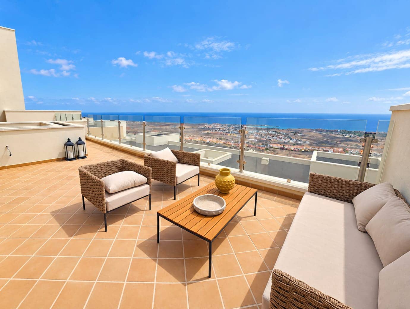 2 slaapkamer Appartement te koop in Caleta de Fuste met zwembad garage - € 275.000 (Ref: 10124551)