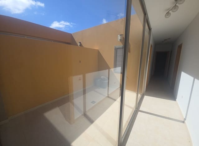 3 bedroom Villa for sale in Caleta de Fuste, Antigua with garage - € 349,000 (Ref: 10173000)