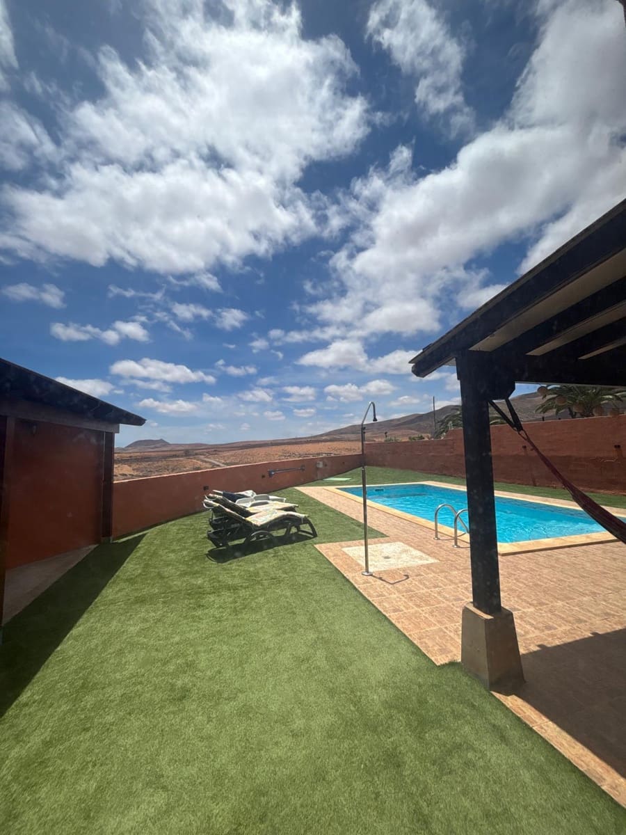 3 soverom Villa til salgs i Antigua med svømmebasseng - € 450 000 (Ref: 8960552)