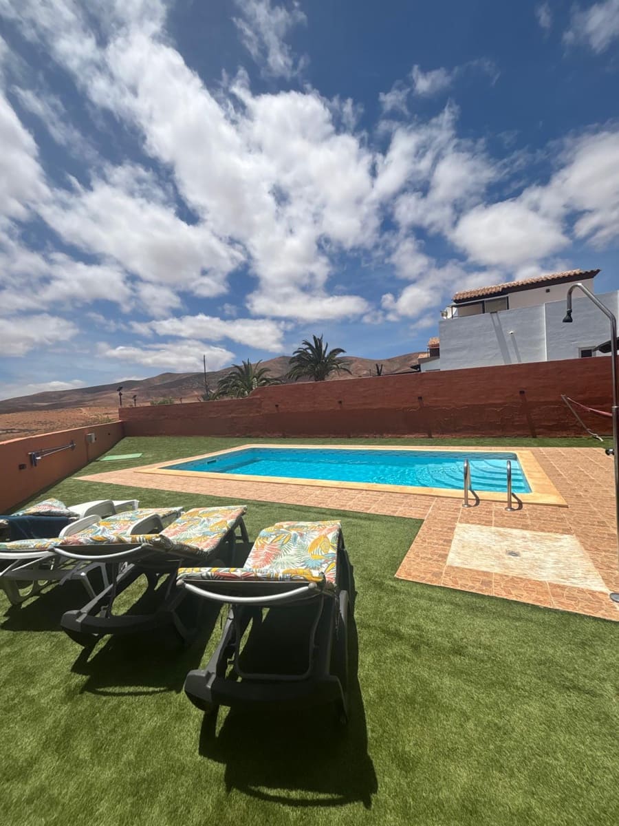 3 soverom Villa til salgs i Antigua med svømmebasseng - € 450 000 (Ref: 8960552)