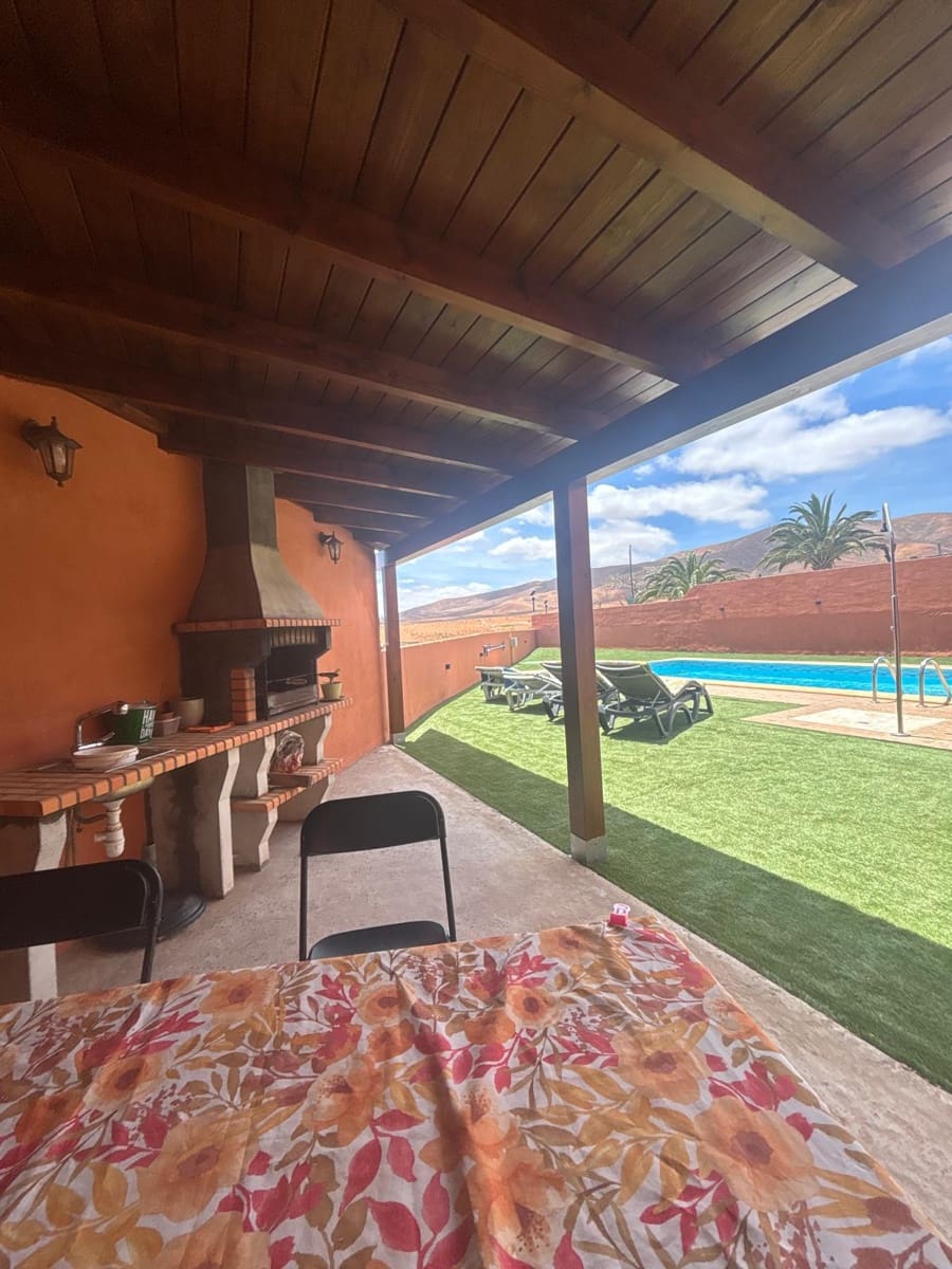 3 soverom Villa til salgs i Antigua med svømmebasseng - € 450 000 (Ref: 8960552)