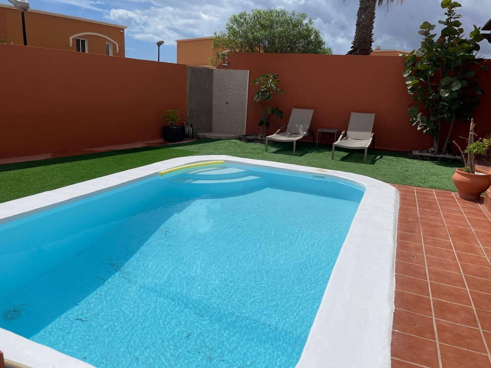 3 quarto Casa em Banda para venda em Puerto del Rosario com piscina - 345 000 € (Ref: 8987175)