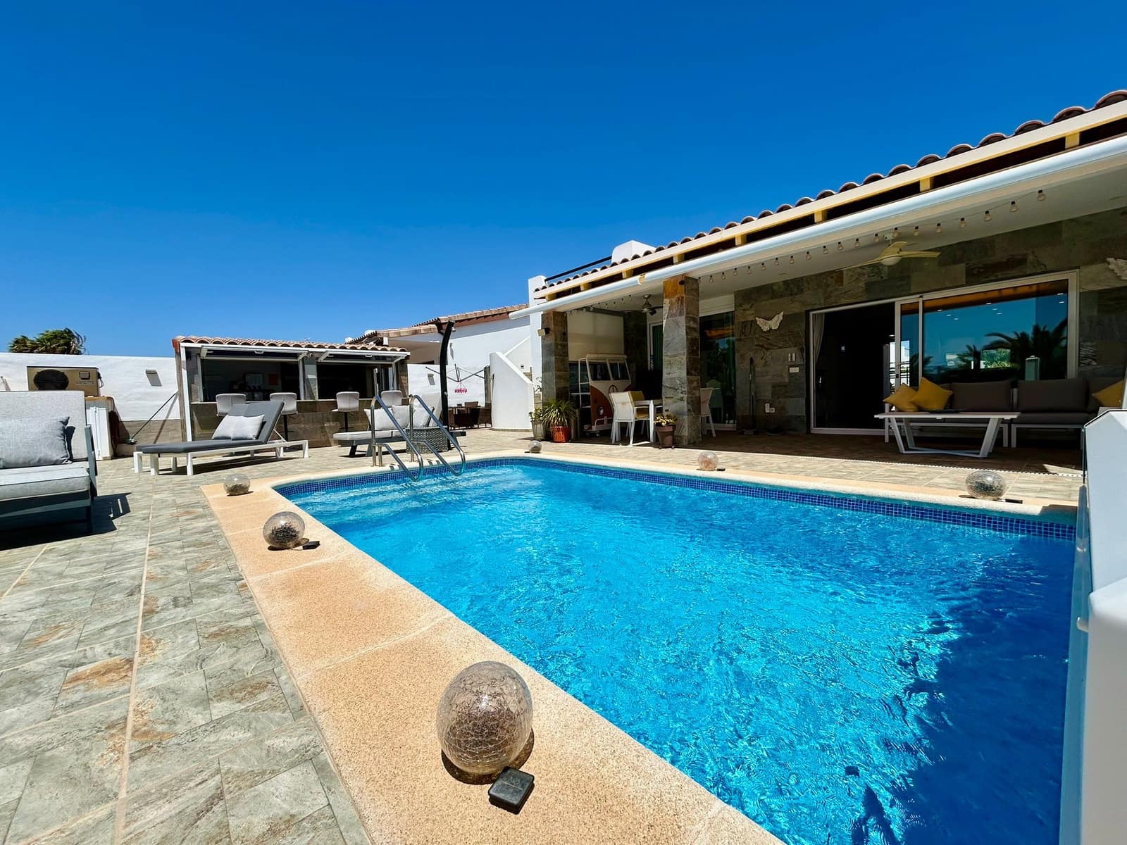 3 quarto Moradia para venda em Caleta de Fuste com piscina - 650 000 € (Ref: 9012994)