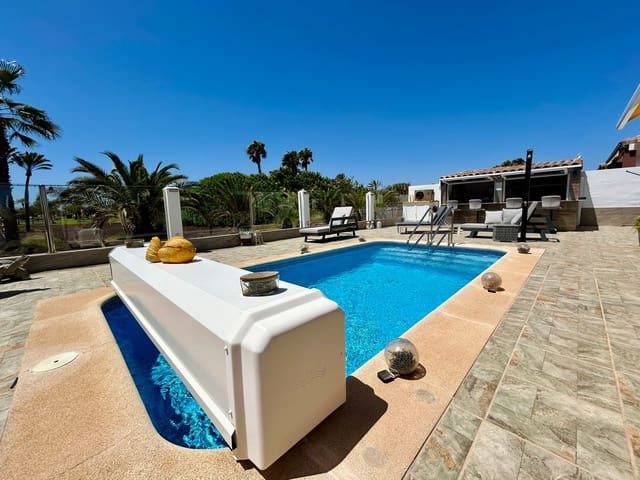 3 slaapkamer Villa te koop in Caleta de Fuste, Antigua met zwembad - € 650.000 (Ref: 9012994)