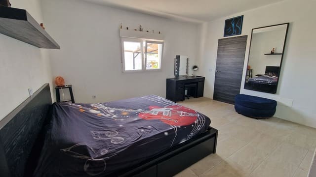 2 slaapkamer Villa te koop in Antigua met zwembad garage - € 439.000 (Ref: 9107993)