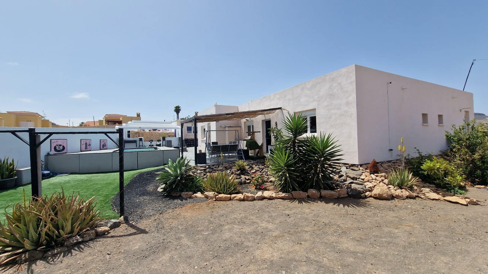 2 soveværelse Villa til salg i Antigua med swimmingpool garage - € 439.000 (Ref: 9107993)