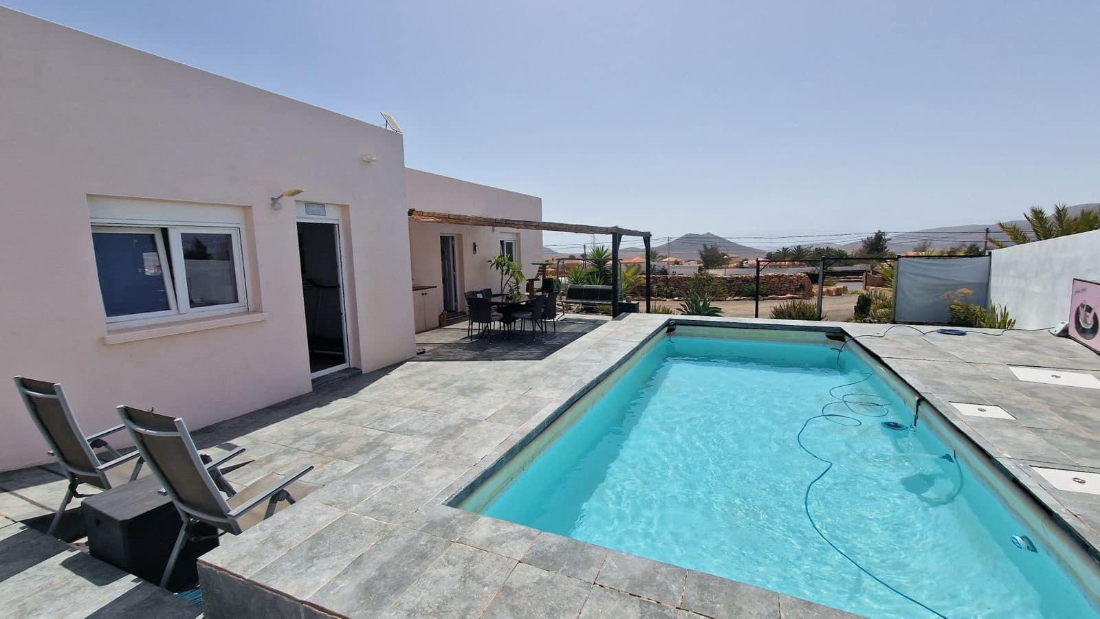 2 soveværelse Villa til salg i Antigua med swimmingpool garage - € 439.000 (Ref: 9107993)