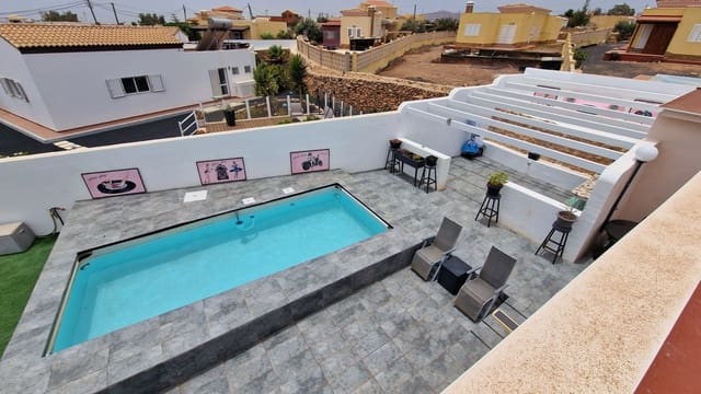 2 slaapkamer Villa te koop in Antigua met zwembad garage - € 439.000 (Ref: 9107993)