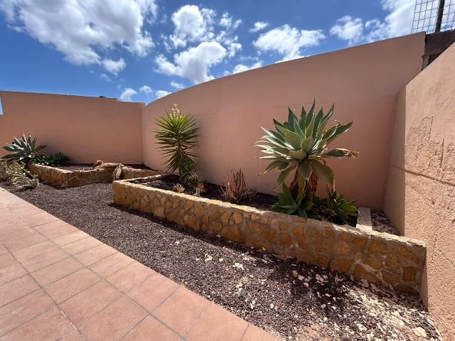 3 bedroom Villa for sale in Antigua - € 335,000 (Ref: 9193005)