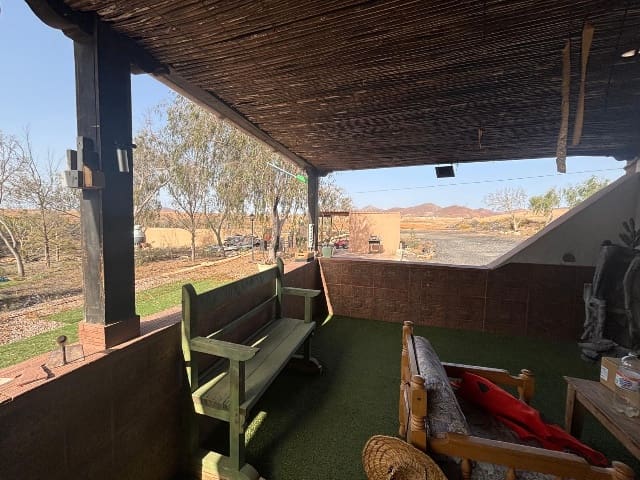 4 bedroom Villa for sale in Antigua with pool - € 320,000 (Ref: 9193070)