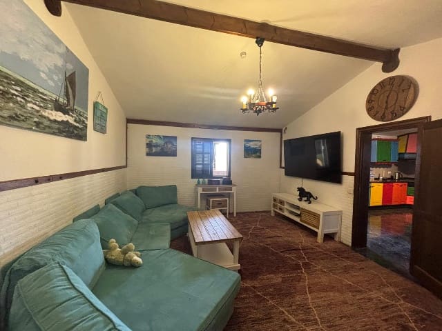 4 bedroom Villa for sale in Antigua with pool - € 320,000 (Ref: 9193070)