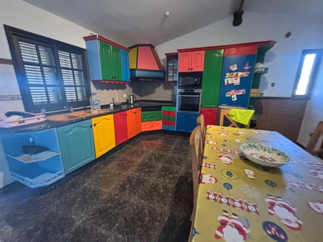 4 bedroom Villa for sale in Antigua with pool - € 320,000 (Ref: 9193070)