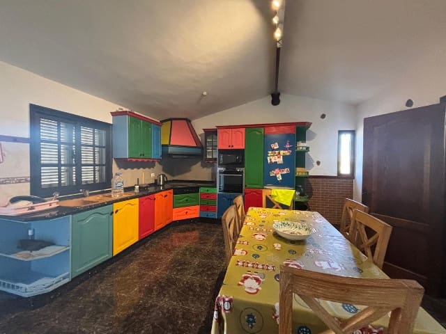 4 soveværelse Villa til salg i Antigua med swimmingpool - € 320.000 (Ref: 9193070)