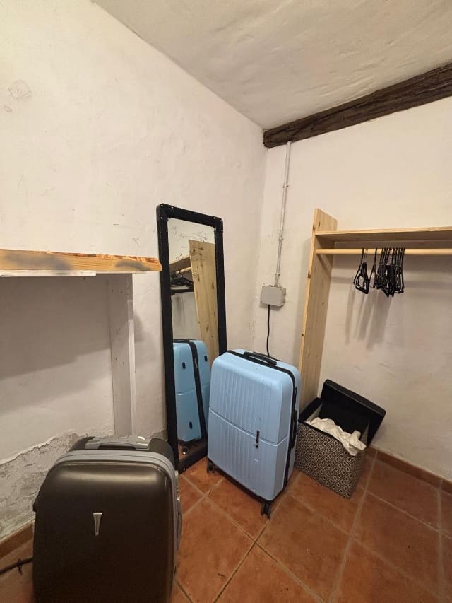 4 bedroom Villa for sale in Antigua with pool - € 320,000 (Ref: 9193070)