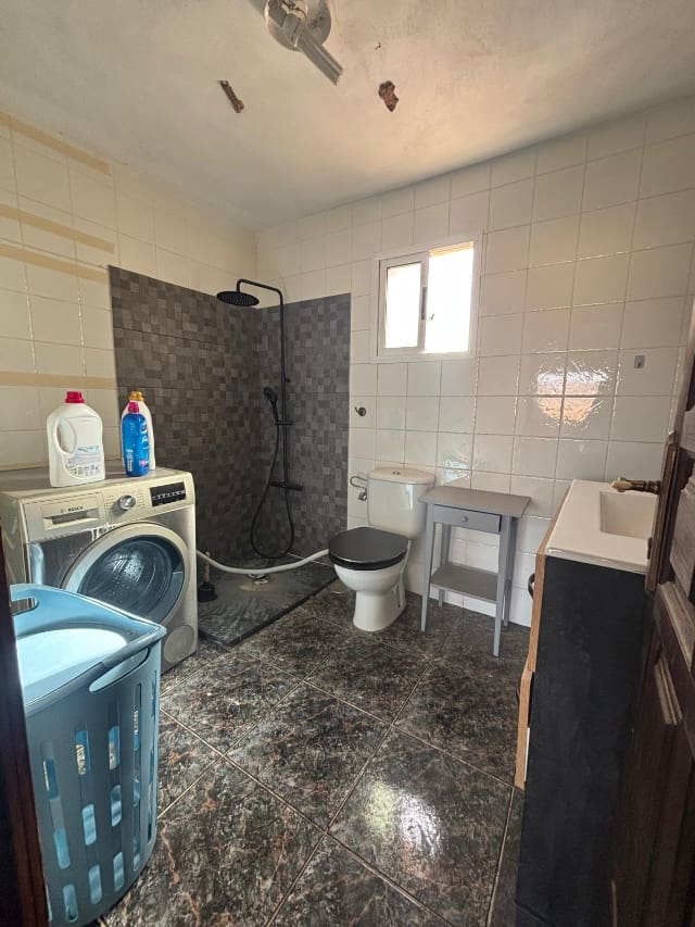 4 bedroom Villa for sale in Antigua with pool - € 320,000 (Ref: 9193070)