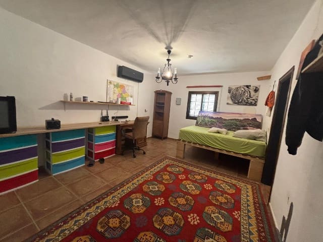 4 bedroom Villa for sale in Antigua with pool - € 320,000 (Ref: 9193070)