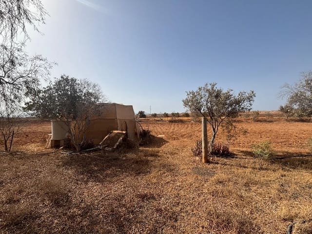 4 bedroom Villa for sale in Antigua with pool - € 320,000 (Ref: 9193070)