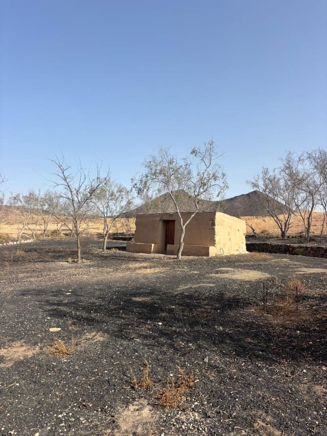 4 bedroom Villa for sale in Antigua with pool - € 320,000 (Ref: 9193070)