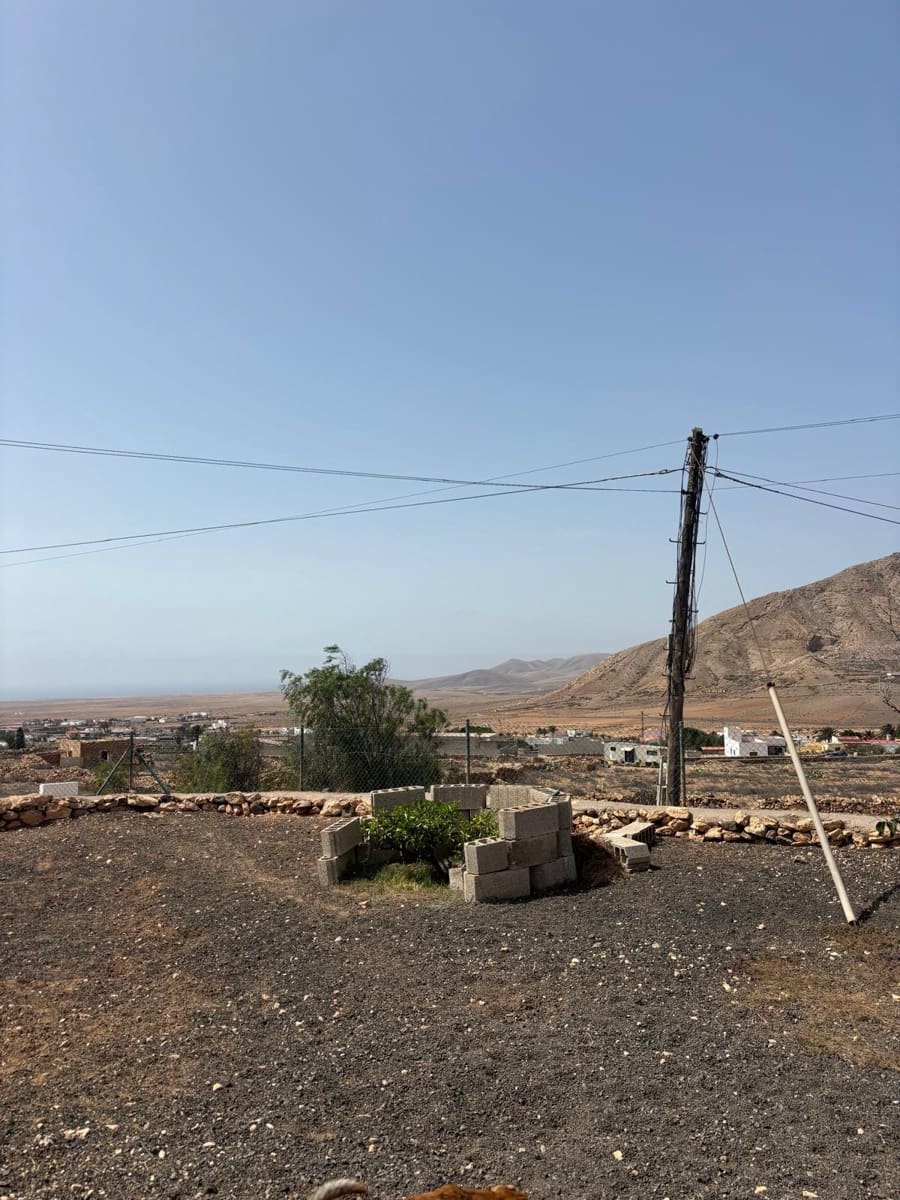 5 bedroom Villa for sale in La Oliva with garage - € 455,000 (Ref: 9196916)