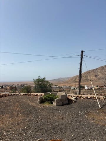 5 bedroom Villa for sale in La Oliva with garage - € 455,000 (Ref: 9196916)