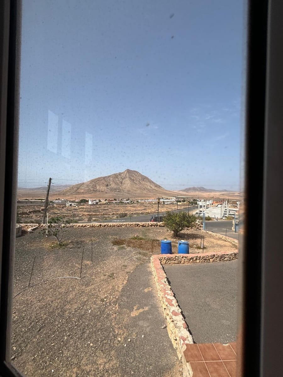 5 bedroom Villa for sale in La Oliva with garage - € 455,000 (Ref: 9196916)