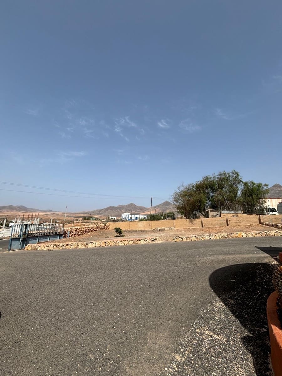 5 bedroom Villa for sale in La Oliva with garage - € 455,000 (Ref: 9196916)