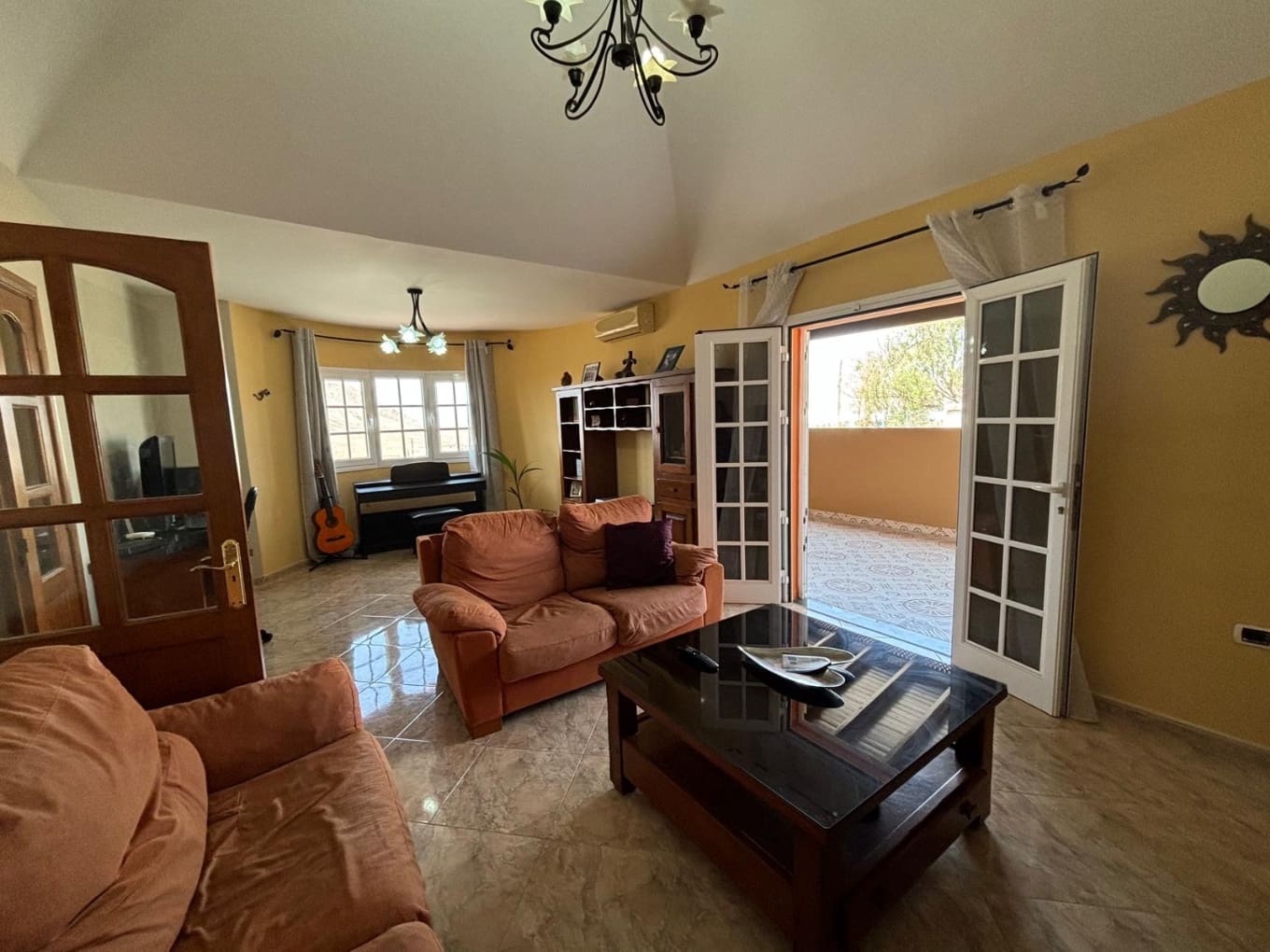 5 bedroom Villa for sale in La Oliva with garage - € 455,000 (Ref: 9196916)