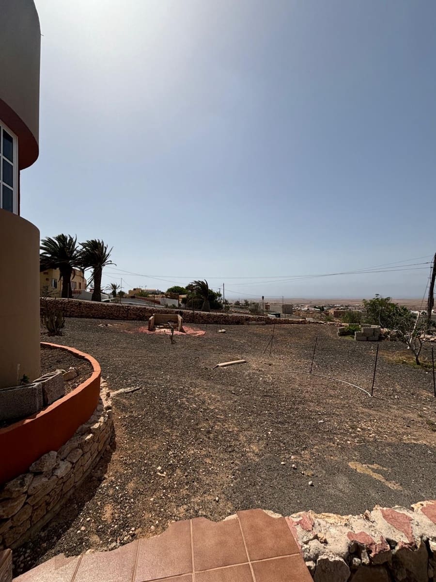 5 bedroom Villa for sale in La Oliva with garage - € 455,000 (Ref: 9196916)