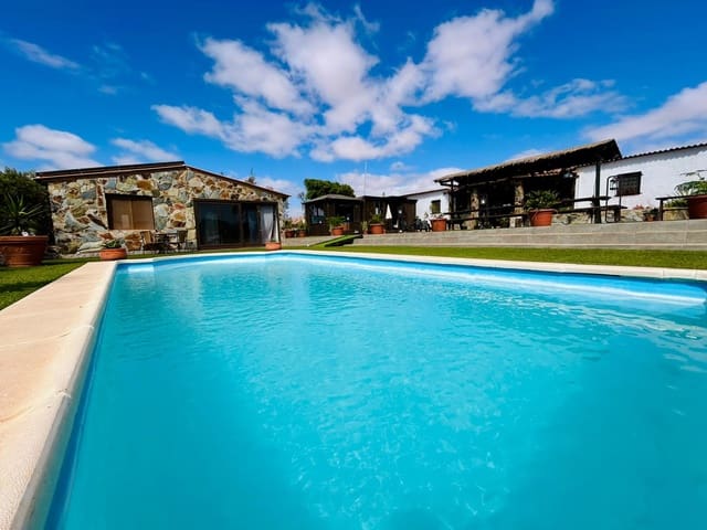 5 soveværelse Villa til salg i Triquivijate, Antigua med swimmingpool garage - € 499.000 (Ref: 9231728)
