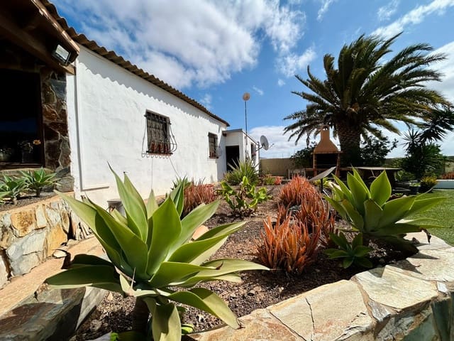 5 soveværelse Villa til salg i Triquivijate, Antigua med swimmingpool garage - € 499.000 (Ref: 9231728)