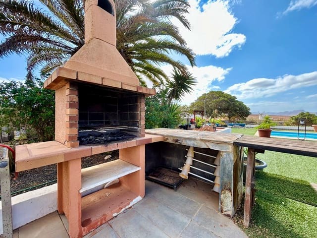 5 soveværelse Villa til salg i Triquivijate, Antigua med swimmingpool garage - € 499.000 (Ref: 9231728)