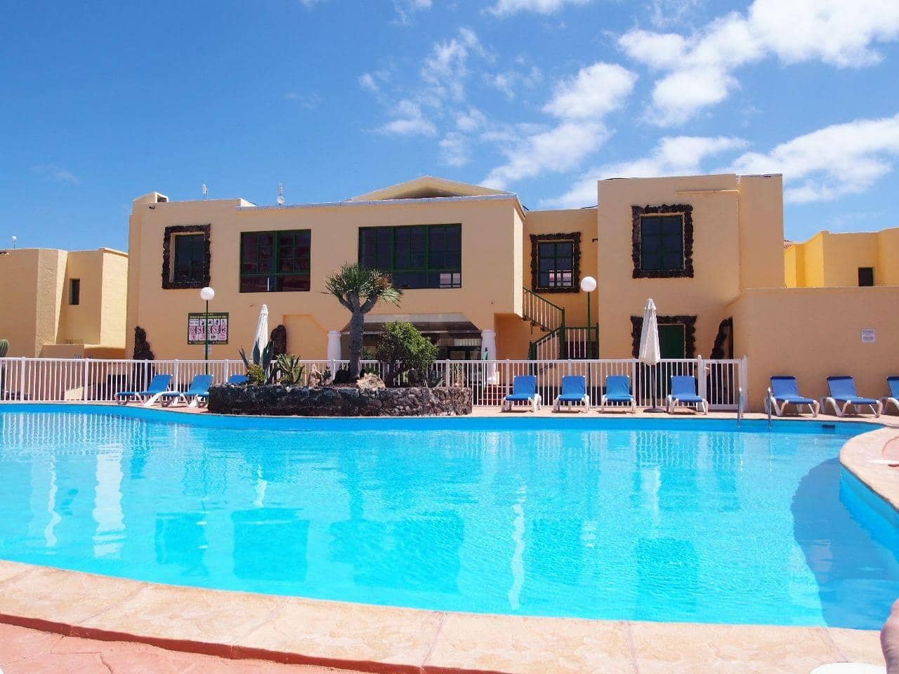 1 bedroom Apartment for sale in Caleta de Fuste with pool - € 179,000 (Ref: 9490079)