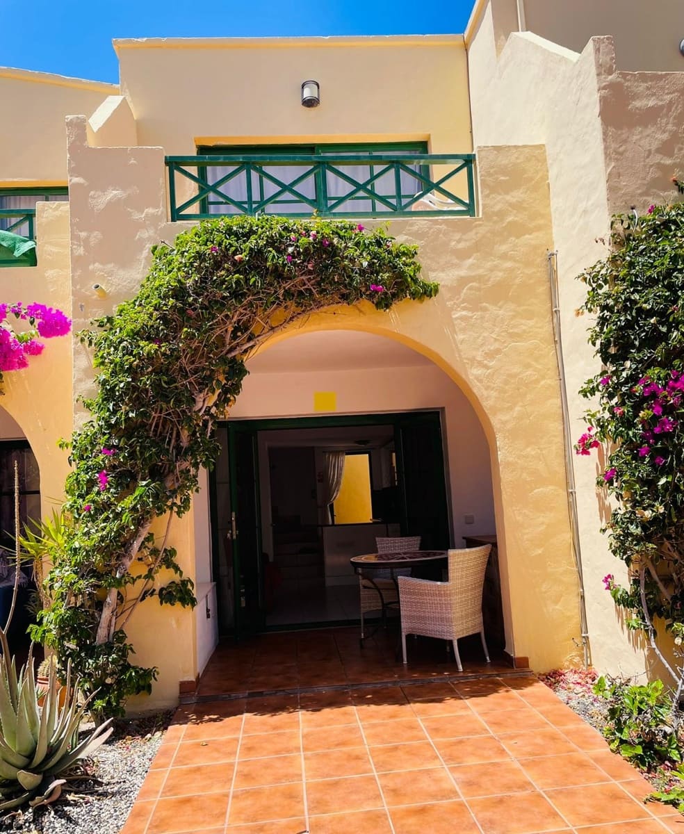 1 bedroom Apartment for sale in Caleta de Fuste with pool - € 179,000 (Ref: 9490079)